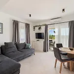 Danijela Apartment *