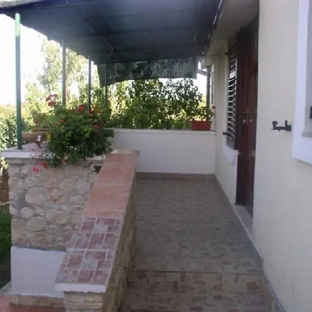 Kuzma - Afordable Apartment Nin