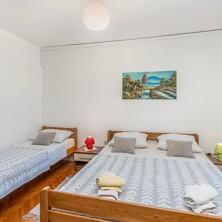 Kuzma - Afordable Apartment Nin